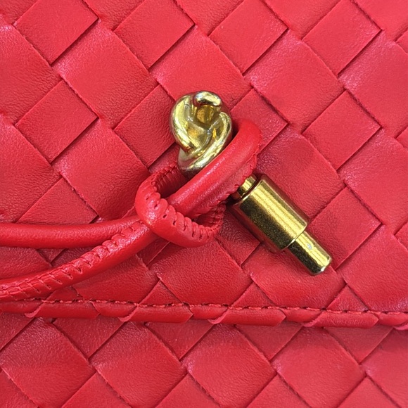 NWT URBAN EXPRESSION Red Woven w/ Gold Claps Cross Body Purse - Picture 6 of 14